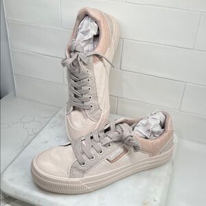 Rocket Dog Women's Sneakers in Light Gray